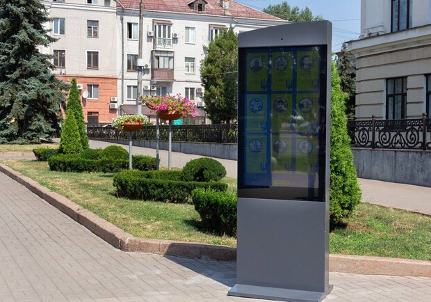 В Запорожье на Аллее Героев установили электронную призму в память о павших защитниках. || Фото: t.me/zoda_gov_ua