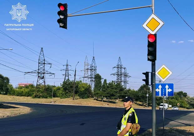 В Запорожье установили новый светофор у Арочного моста: карта. || Фото: t.me/patrolpolicezp