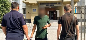 Угрожал вымышленными пистолетом и гранатой: в Одессе иностранец напал на таксиста