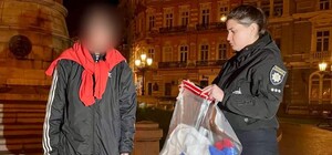 В центре Одессы женщина пыталась повесить российский триколор (обновлено)