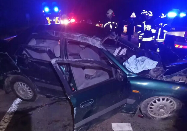 У Львівському районі рятувальники звільнили водія з понівеченого автомобіля після ДТП