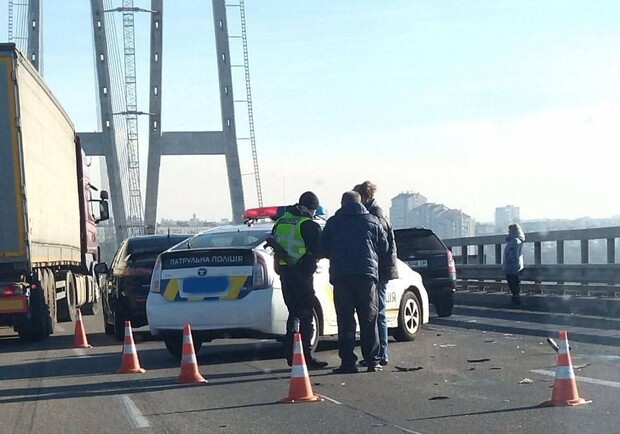 В Запорожье произошло ДТП на новом мосту. || Фото: t.me/trafficzp
