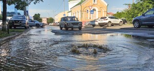 В Киеве произошел прорыв трубы: без воды остались четыре жилых дома