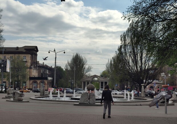 Получи ответ: переименовали ли площадь Маяковского в Запорожье - фото Vgorode