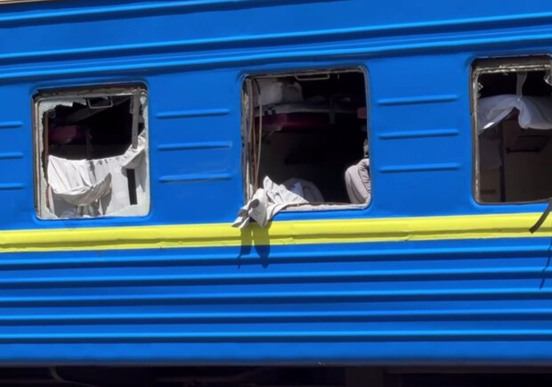 Внаслідок атаки по Дніпропетровській області постраждав поїзд "Одеса-Запоріжжя" з людьми