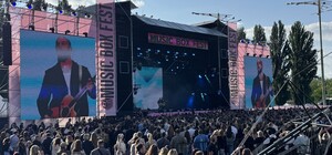 На концерте Music Box Макс Бородин рассказал о концертах в убежищах, а Злата Огневич – о киномечте