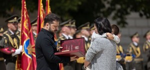 Зеленський вручив орден родині загиблого полковника, який не допустив висадки десанту в Одесі