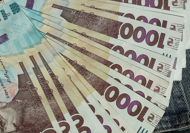 Кабмін пропонує підвищити мінімальну зарплату: як можуть зрости виплати