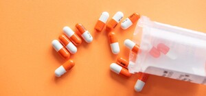 Штрафы за БАДы и мелатонин: в патрульной полиции пояснили, в чем опасность