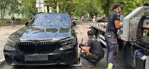 В Днепре теперь будут эвакуировать авто без номерных знаков