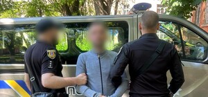 Одессит распылил баллончик в маршрутке и ранил ножом пассажира: какое наказание ему грозит