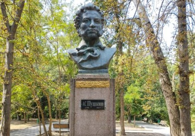 В Одеській області демонтують пам'ятник Пушкіну: що з ним буде далі