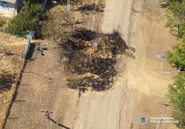 На Одещині жінка підпалила солому біля будинку сусіда: поліція повідомила їй про підозру
