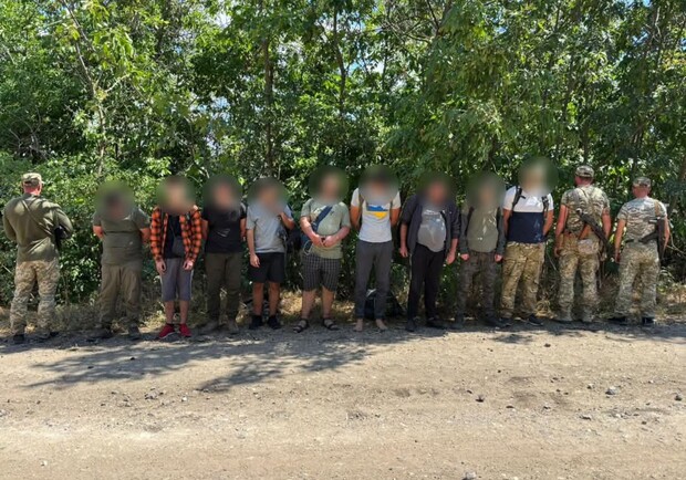 Йшли пішки три доби: на Одещині затримали майже десяток чоловіків