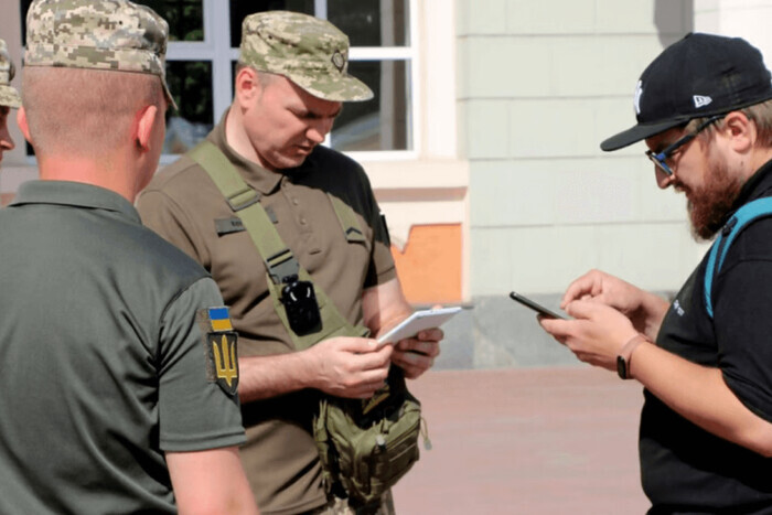 У працівників ТЦК з'являться бодікамери: вручення повісток фіксуватимуть з 1 вересня