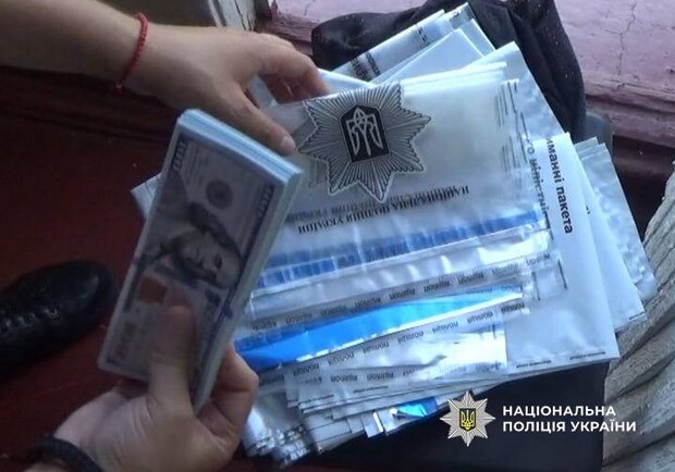 В Одесі судитимуть чоловіка, який за 6 тисяч доларів обіцяв іноземцю посвідку на проживання