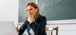 В Днепре выделили средства в поддержку педагогов: кто сможет получить доплату