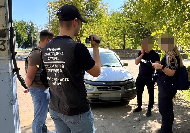 Торгував "турами" до Молдови: на Одещині затримали інспектора ДПСУ