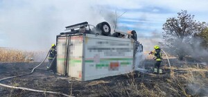 На трассе возле Днепра после ДТП загорелись грузовик и легковушка: один водитель в больнице