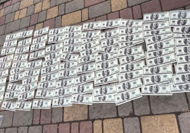 На Одещині ДБР викрило правоохоронця, який за 18 тисяч доларів обіцяв перевезти ухилянта через кордон