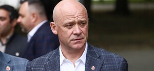 В 2017 году Труханов отказался от паспорта РФ из-за российского суда — появилось решение