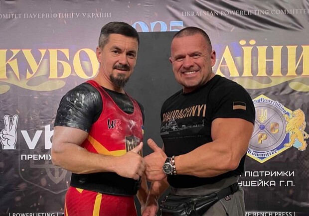 Монах зі Львівщини встановив два рекорди із жиму штанги лежачи