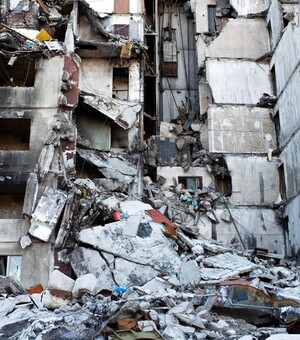 Как поступить, если оказались под завалами после обстрела: советы спасателя ГСЧС