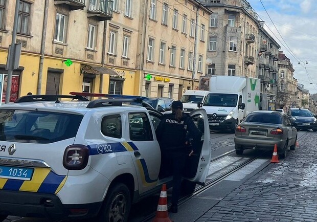 У Львові автомобіль збив 90-річну жінку