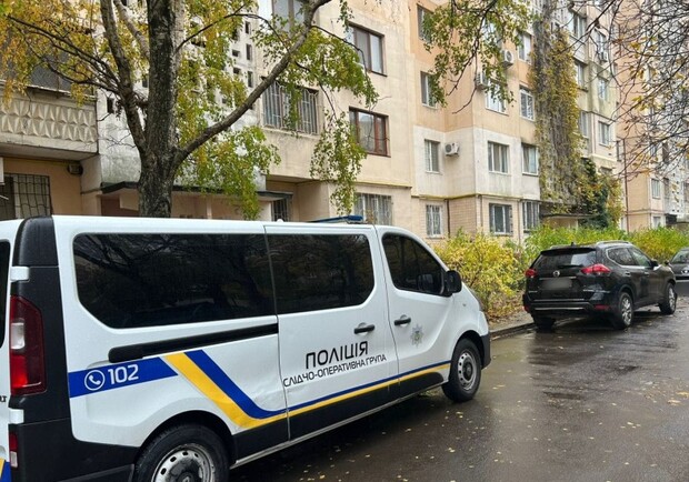 В Одесі п'ятирічна дівчинка випала з вікна багатоповерхівки: що з дитиною
