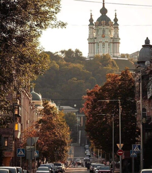 Тихі куточки міста: 5 парків і скверів у Києві для маленької перерви 