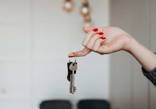 Чекала понад пів століття: в Одесі жінка отримала квартиру