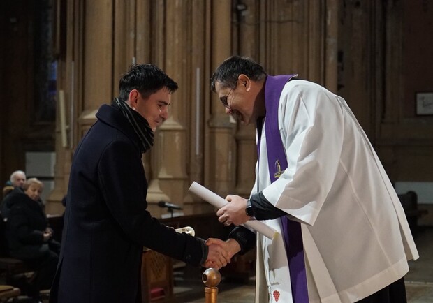 Митець з Одещини отримав буллу Папи Римського за картину "Молитва"