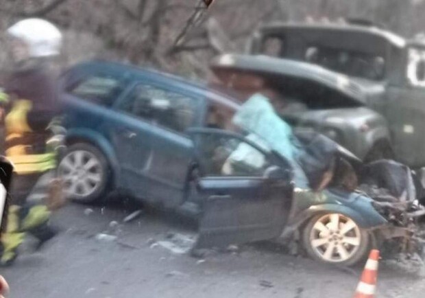 На Львівщині у лобовій ДТП легковика та вантажівки загинули двоє людей
