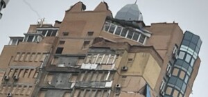 В Киеве жители многоэтажки уже полтора месяца живут без отопления и горячей воды после удара дрона