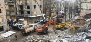 В Харькове продолжается разбор завалов после ракетного удара по Сумской, среди погибших — дети (видео)