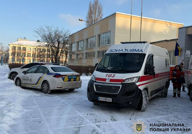 Школяр із ножем напав на вчительку та однокласника у столиці: що відомо