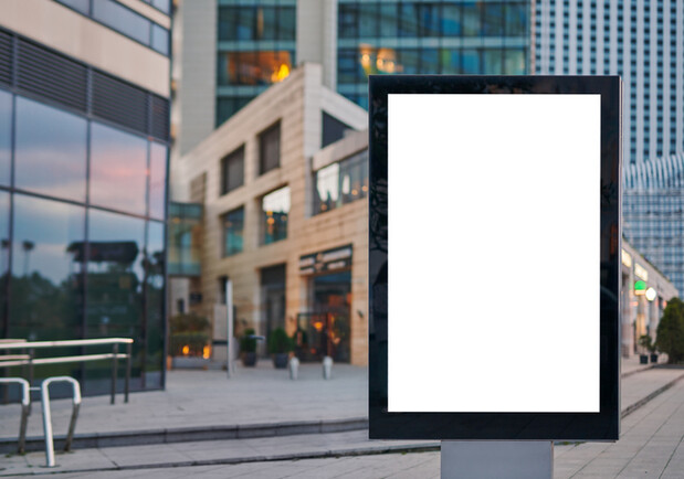 У Києві 20% цифрових білбордів почали відстежувати телефони перехожих: що це означає для містян