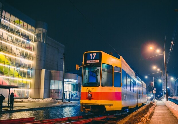 Ще два трамваї доставили до Львова зі Швейцарії