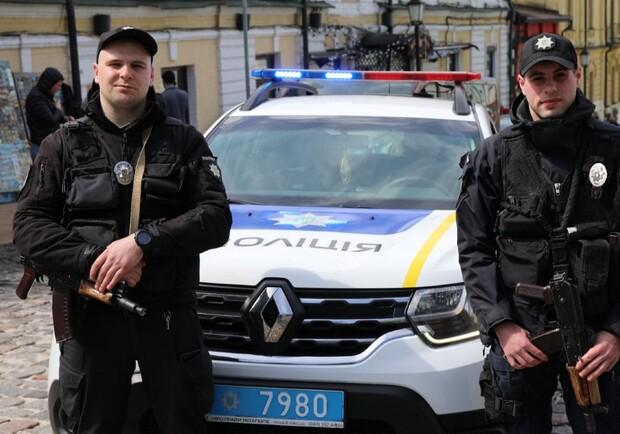 У Львові біля вокзалу двоє хлопців вирвали у жінки з рук сумку з 60 тисяч гривень