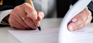 Отримай відповідь: як розірвати або визнати недійсним договір дарування в Україні