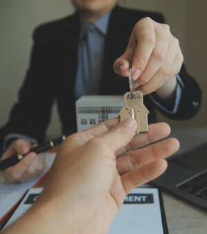 Передача порожніх квартир для ВПО: чи законно це без згоди власника