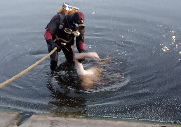 В озері на Львівщині знайшли тіло чоловіка