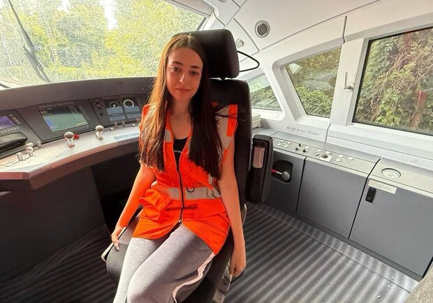 Що відомо про 19-річну провідницю, яка загинула під час евакуації поїзда на Одещині