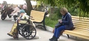 В Одессе женщина заставляла пожилую мать попрошайничать: прокуроры настаивают на строгом наказании
