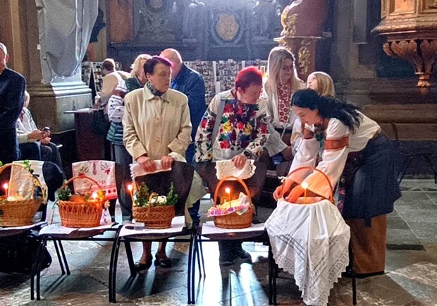 Розклад великодніх богослужінь у львівських храмах