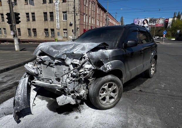 Зіткнувся із трьома автівками: в Одесі у ДТП за участю військового постраждала людина