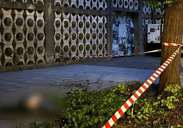 Залишив передсмертну записку: Австралієць викинувся з оглядового майданчика львівської Ратуші