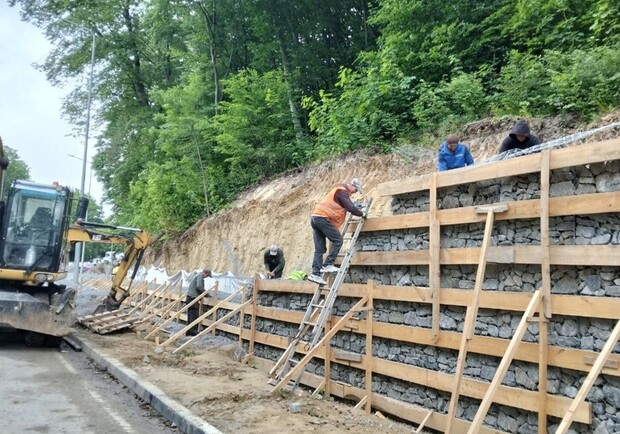 Підпірна стінка на в’їзді до Львова наполовину готова