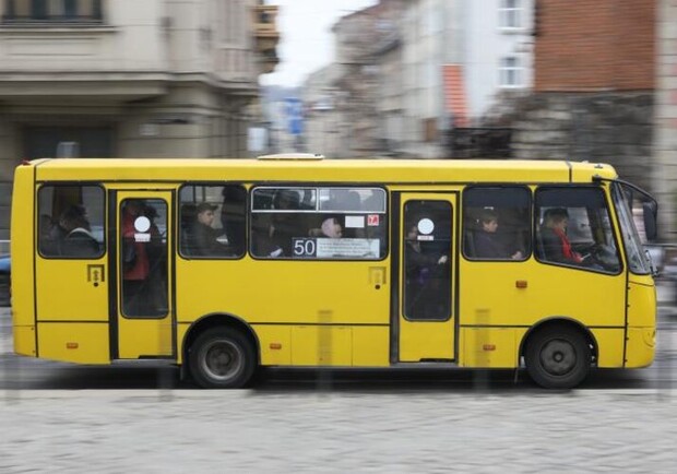 У Львові на низці автобусних маршрутів скоротять кількість одиниць транспорту