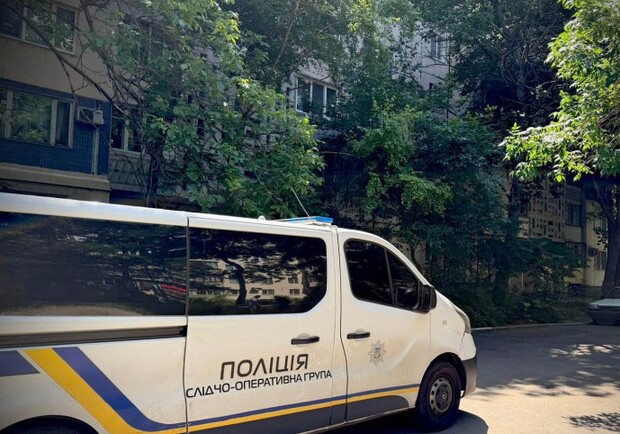 Вистрибнула з вікна сьомого поверху: в Одесі загинула 16-річна дівчина